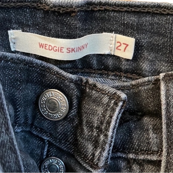 LEVI’s Wedgie Skinny High Rise Button Fly Frayed Hem Ravens Wing Grey Black 27 - Picture 6 of 9
